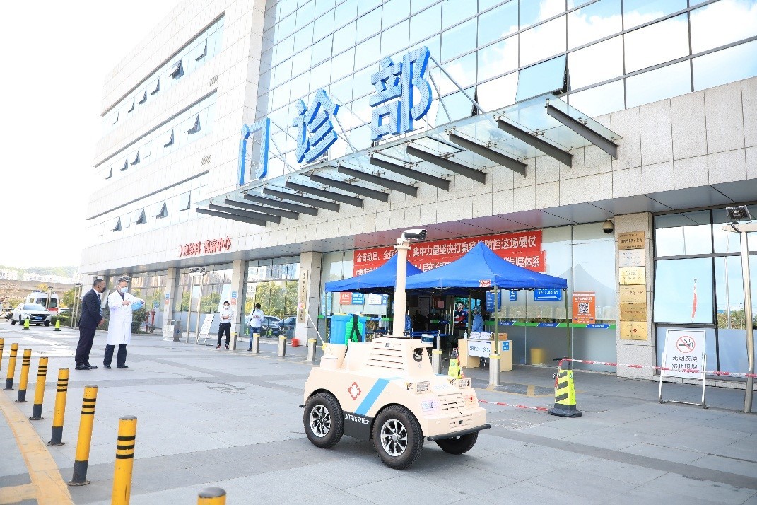 优必选防疫机器人部署深圳新冠肺炎定点收治医院，筑起战疫第一道防线 