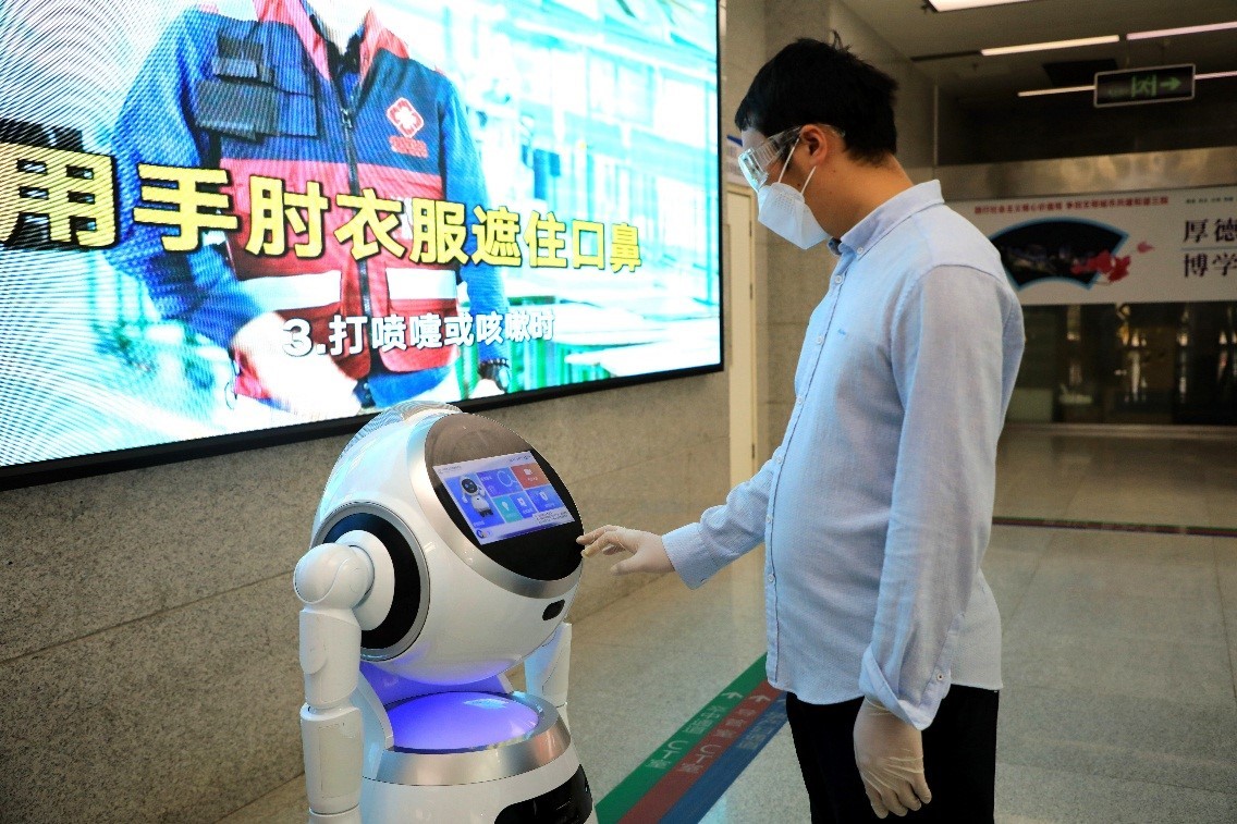 优必选防疫机器人部署深圳新冠肺炎定点收治医院，筑起战疫第一道防线 